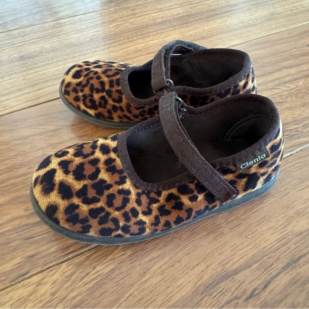 Cienta Leopard Mary Janes, toddler size 27/US10